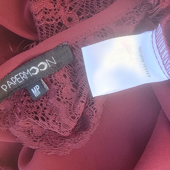 💥3/$20 Papermoon MP Chic Lace-Trimmed V-Neck Blouse! - Picture 10 of 10